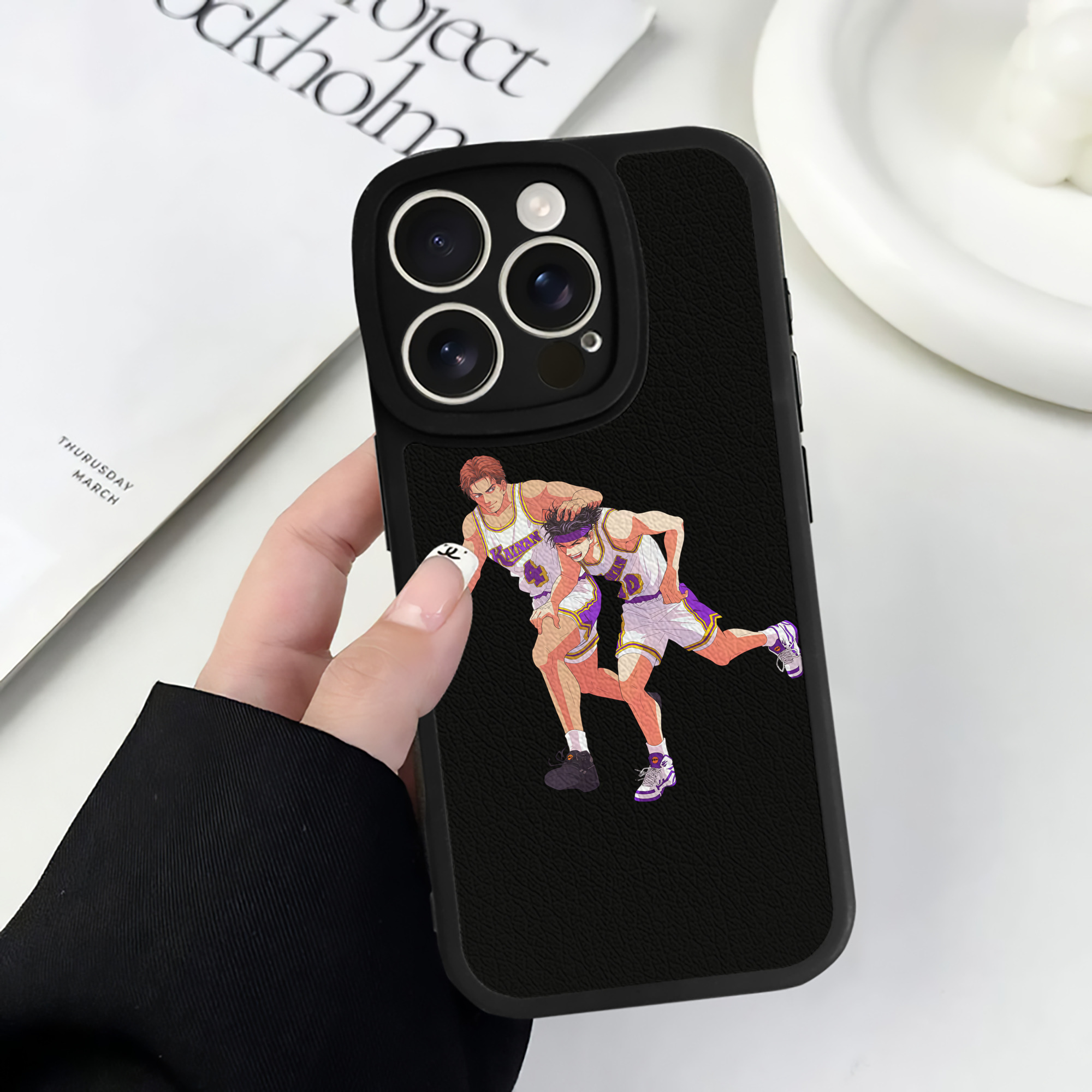 （画像用） SLAM DUNK／スラムダンク 【iPhone 16シリーズ対応】シリコンスマホケース（レザー調） 材質：シリコン